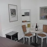 Petit Paris - Oasis In Marais