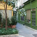 Petit Paris - Oasis In Marais